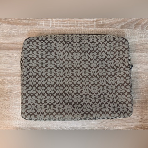 (SOLD) Coach Signature C Laptop Sleeve (Excellent Condition) - Picture 4 of 9